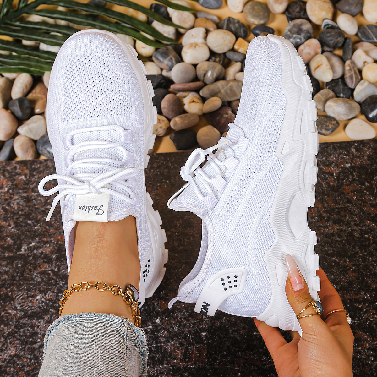 Susie – Women's Nursing Sneakers with All-Day Cushioning