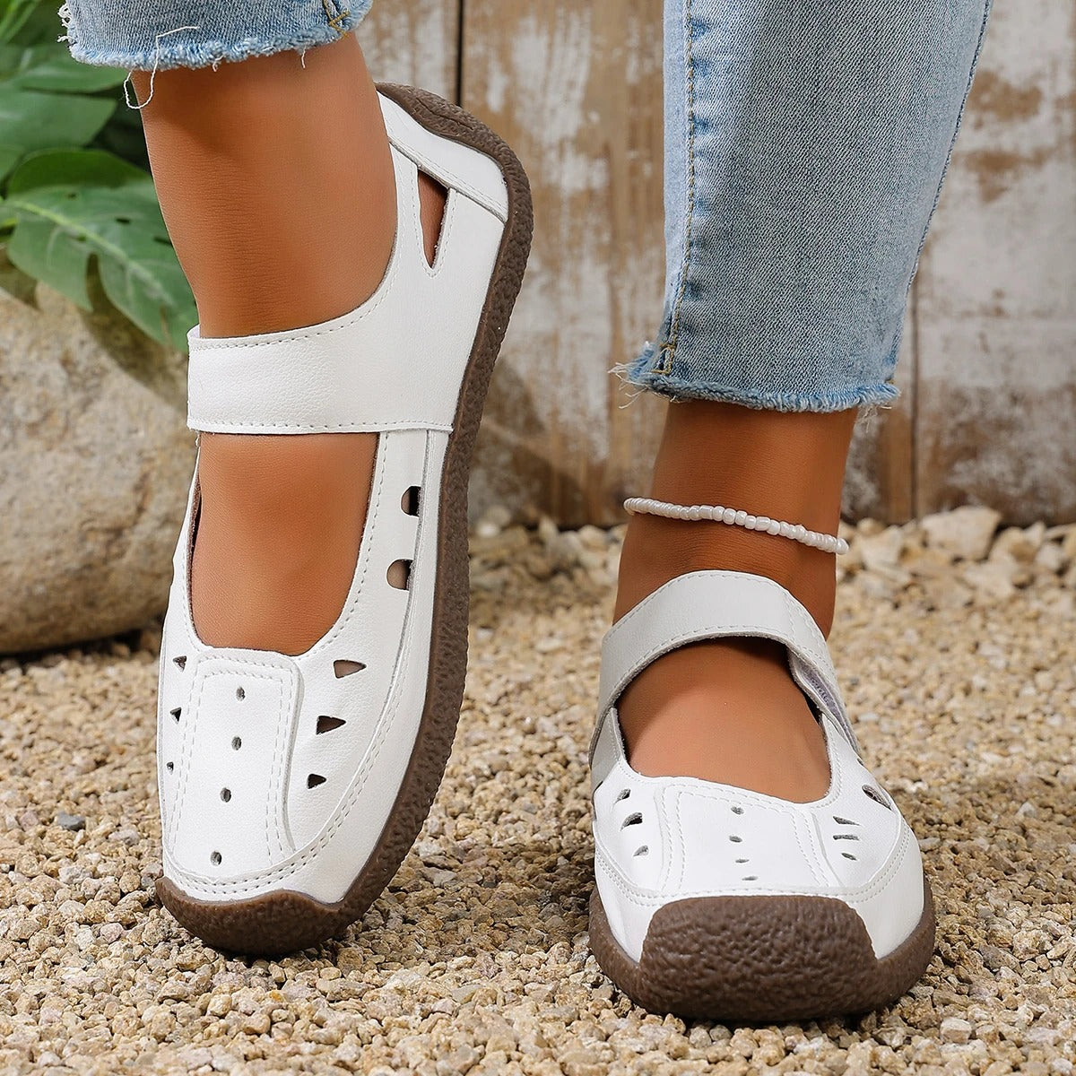 Gwen – Women's Wide Toe Box Sandals with an Adjustable Fit