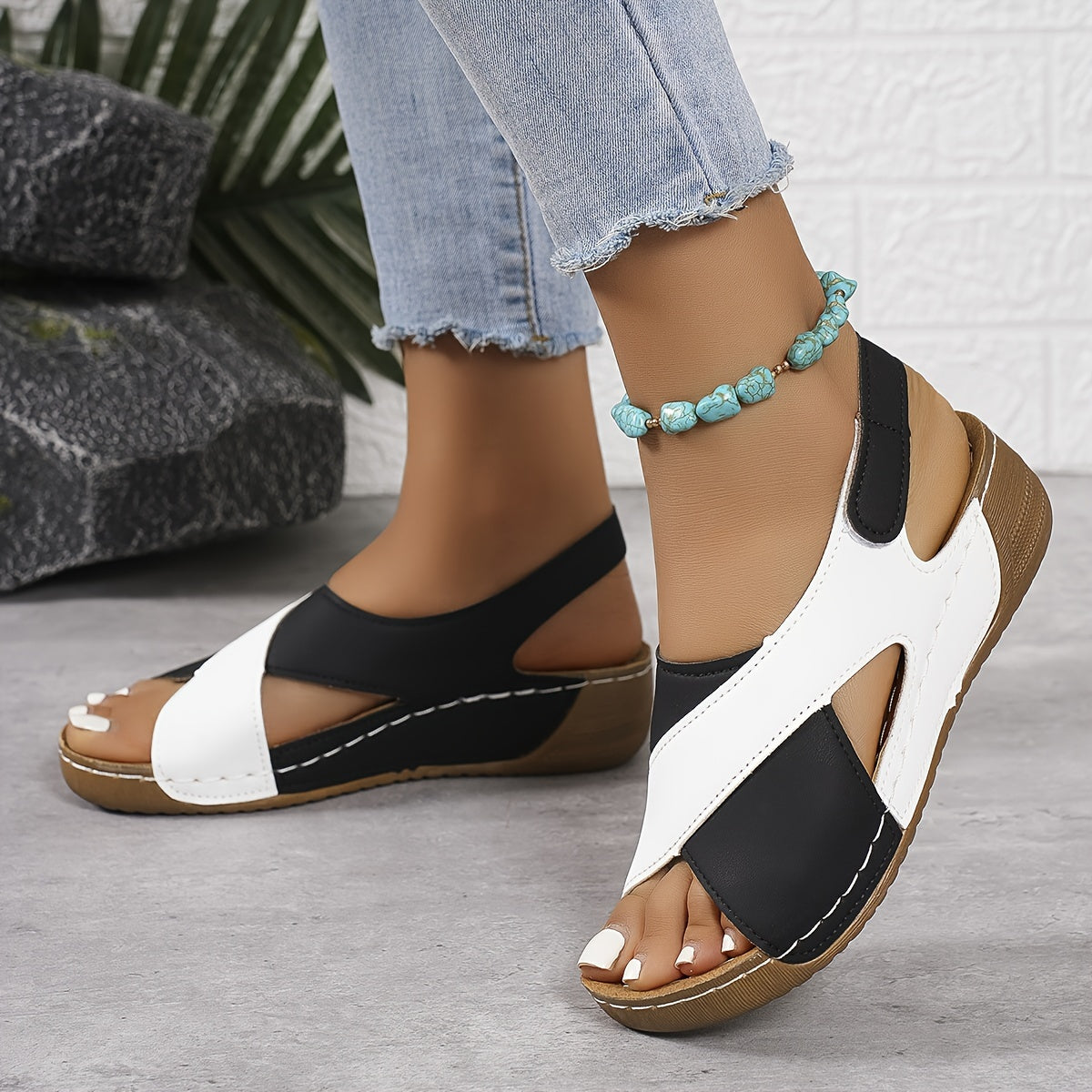 Naomi – Women's Comfortable Sandals with a Cushioned Footbed