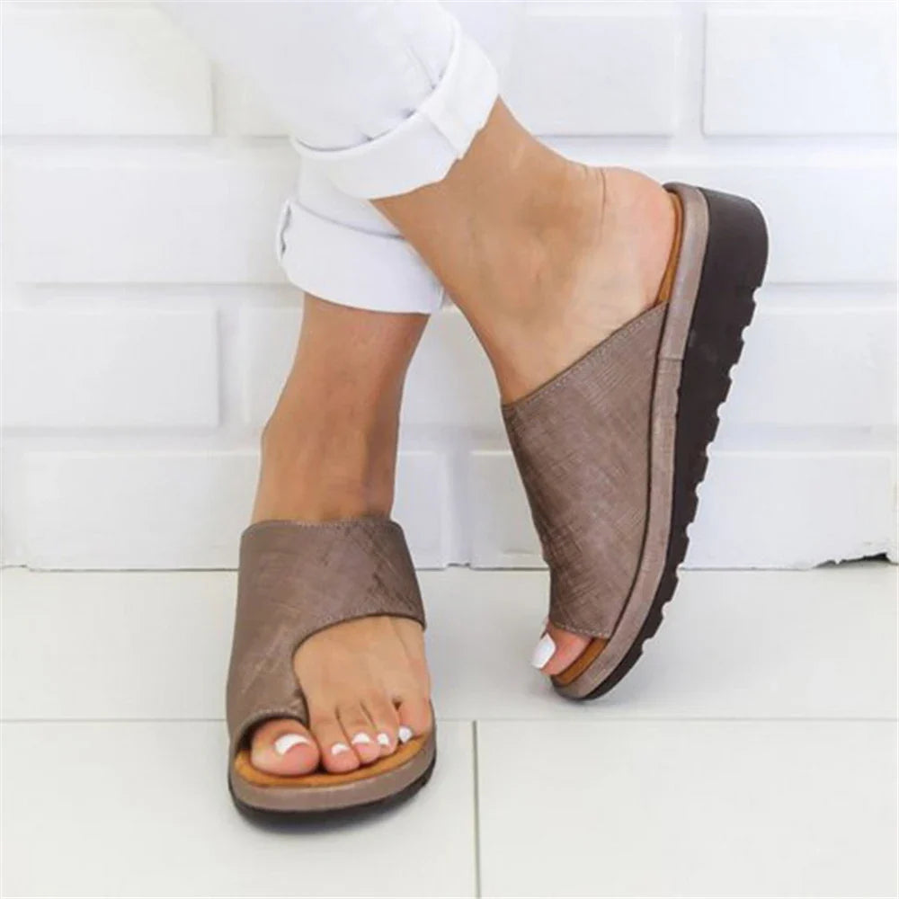Kari – Women's Wide Toe Box Sandals with an Adjustable Fit