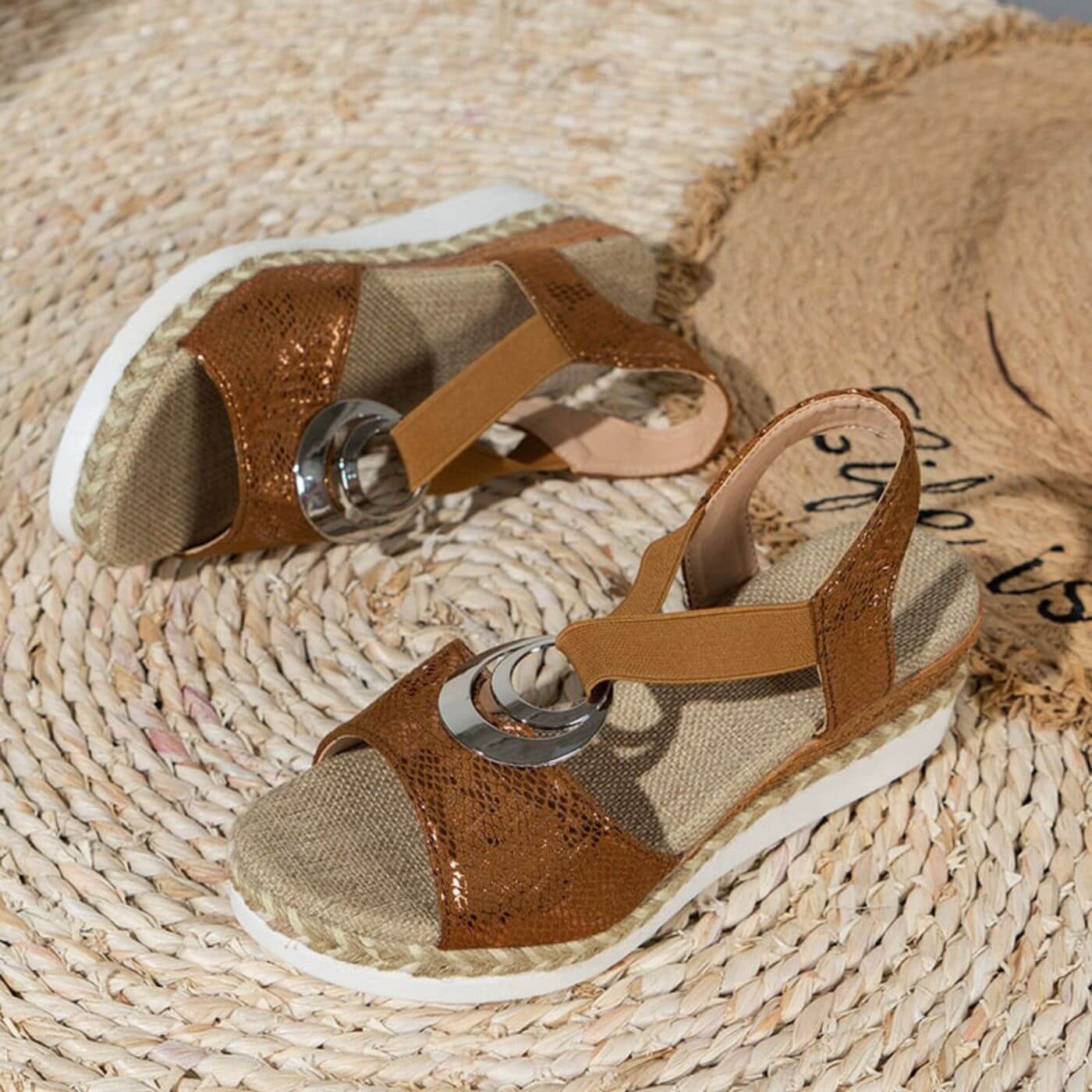 Hart – Unisex Wide Toe Box Sandals with an Adjustable Fit