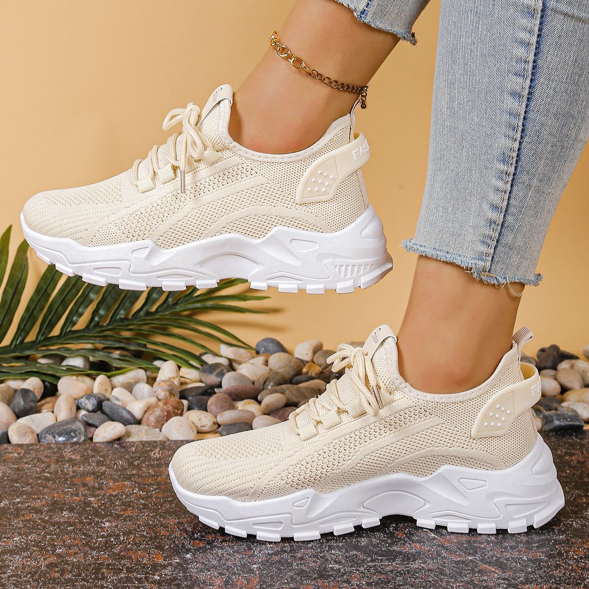 Susie – Women's Nursing Sneakers with All-Day Cushioning