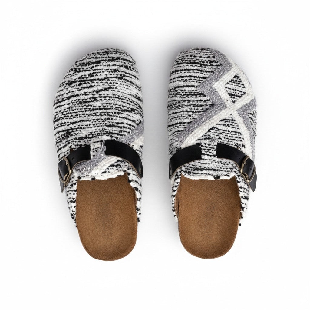 Wolfe – Unisex Nursing Clogs with a Non-Slip Sole